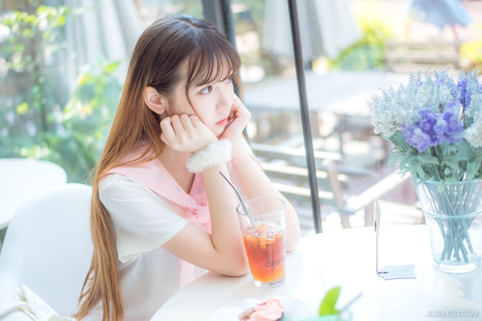 “诸位，刘璋虽然有过，但终究与诸位君臣一场，如今益州已降，我也说过，往日一切，既往不咎。”庞统沉声道。